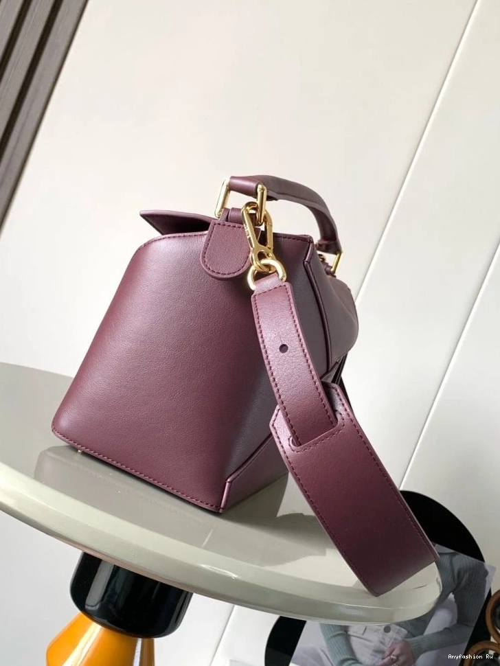 Bags 61182 Puzzle UrbanStyle Loewe 0630
